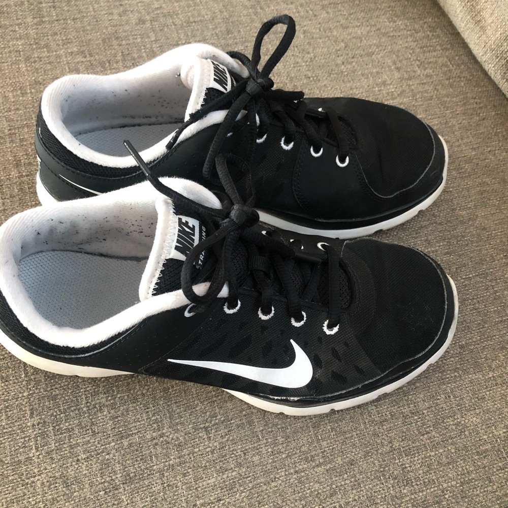 🛑SOLD🛑 Black and white nike sneakers